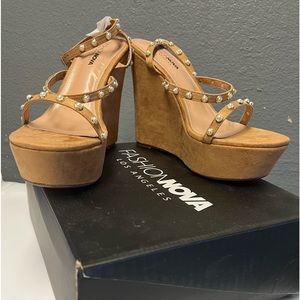 Fashion Nova Wedge Sandals color tan troupe brand new 11